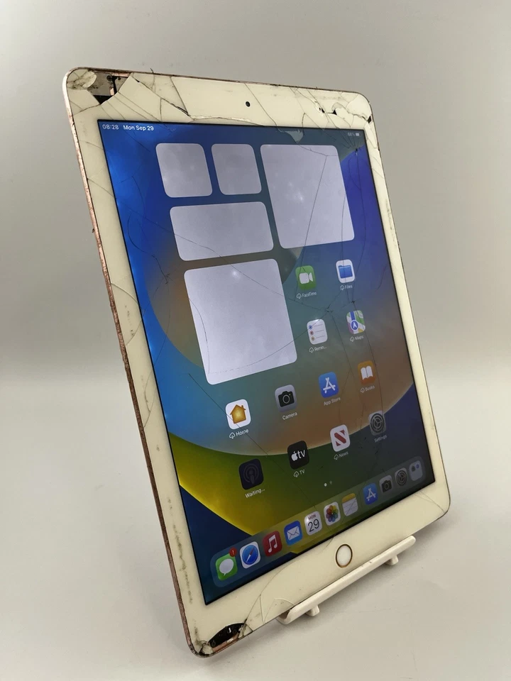 Apple iPad Pro 1st Gen A1674 Rose Gold 128GB Unlocked 9.7" iPadOS Tablet #i02 - Image 4 of 4