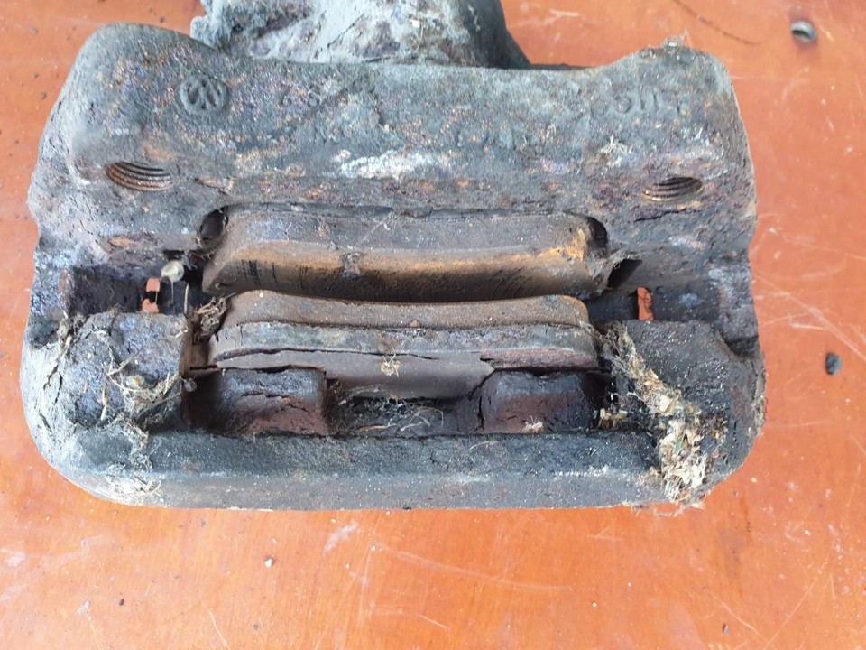 VW TRANSPORTER IV Furgon 70XA Bremssattel vorne rechts 701615123DX