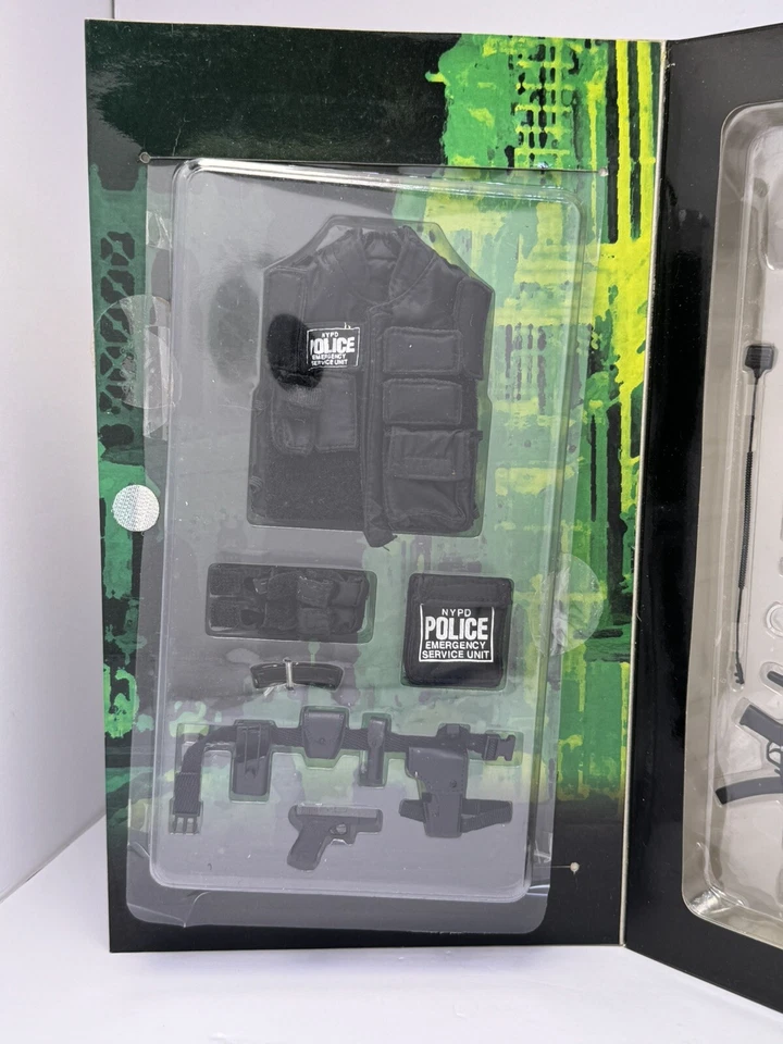 Dragon "Bill Smith" NYPD Emergency Service Unit Full Gear 12" Action Figure - Image 3 of 4