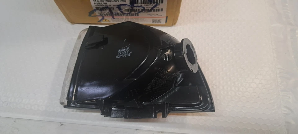 Corner Parking Side Marker Turn Signal Light Lamp Passenger Side Right R for Ram - Image 4 of 4