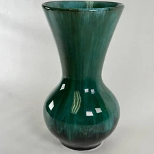 Blue Mountain Pottery 8 1/2" Vase -  Vintage MCM -  Canada