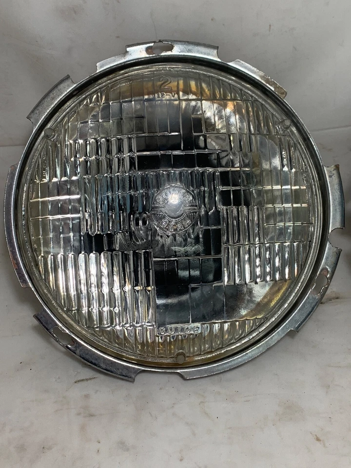 Fiat 124 1968-1981 par de faros delanteros con asientos de faros metálicos Foto 3 de 4