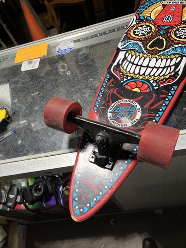 Classic Santa Cruz PinTail Longboard Skull skateboard 39" Long X 9.5" Wide, Used - Bild 9 von 14