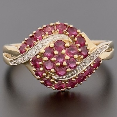 Cluster-Ring 9 kt Gelbgold Rubin & Diamant Größe R gepunzt