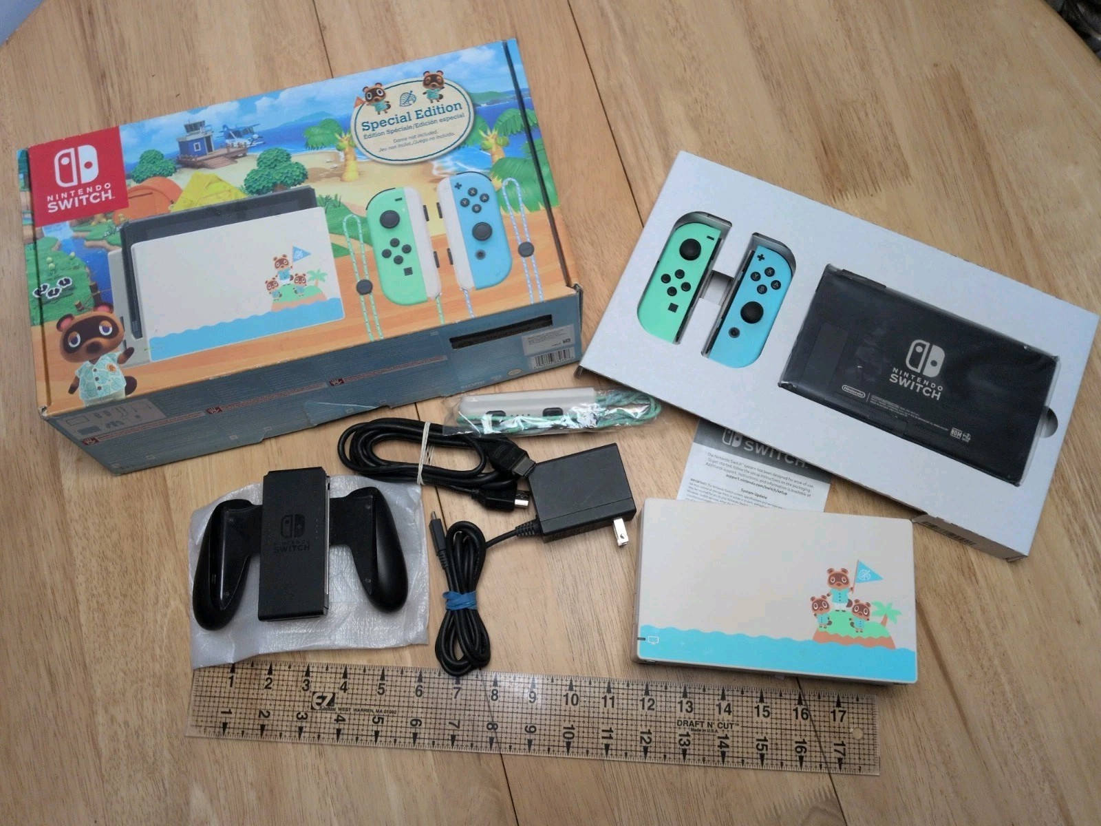 Nintendo Switch HAC-001-01 Animal Crossing Special Edition - 32GB