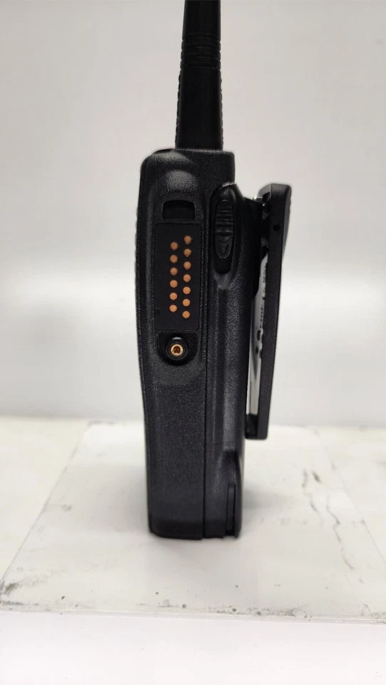 Motorola HT1250 VHF 136-174 Mhz 128 Ch Ltd Keypad (AAH25KDF9AA5AN) - Image 3 of 4