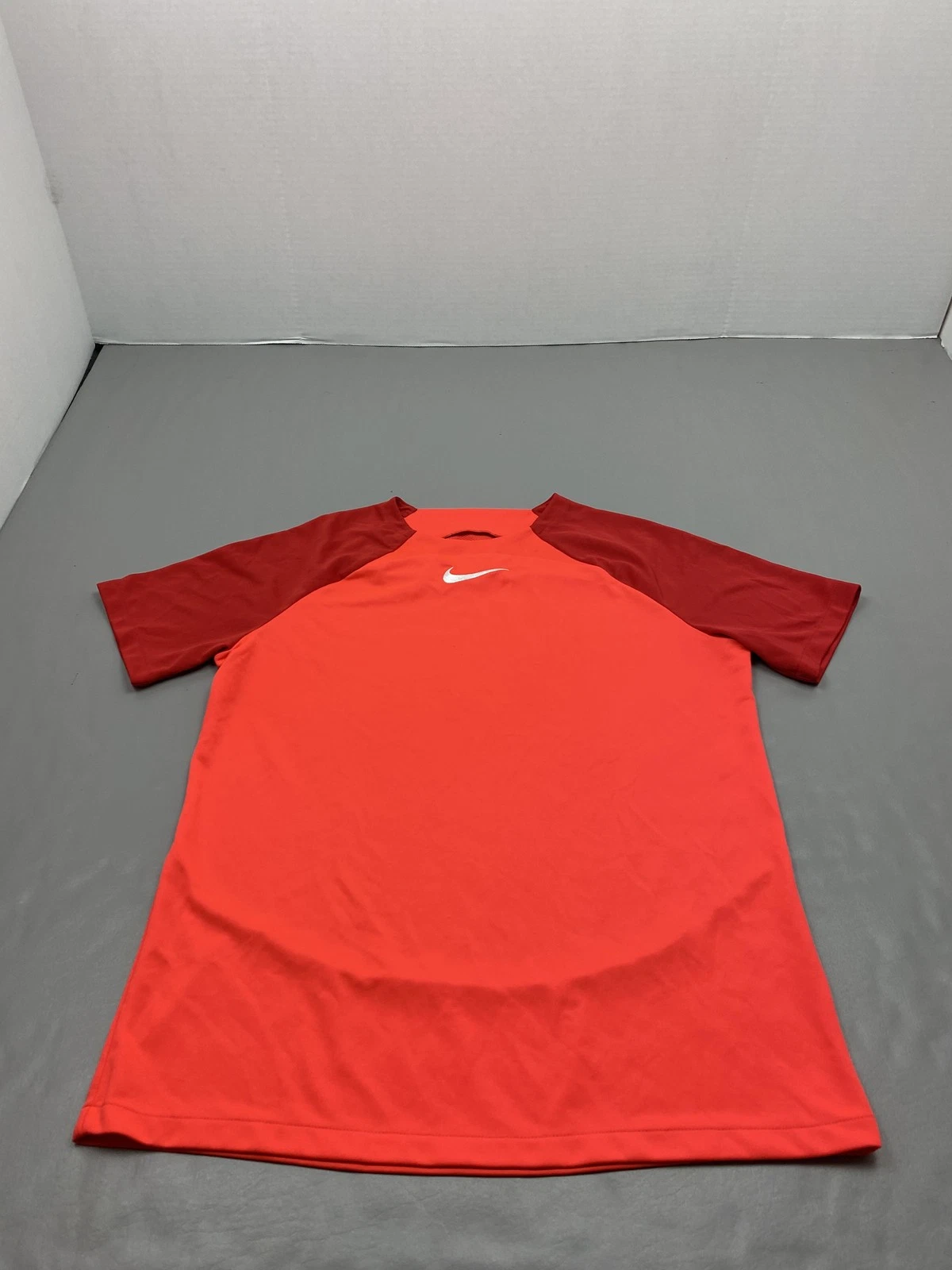 Nike Shirt Mens L Red Dri-FIT Jersey Short Sleeve Mesh Athletic Training