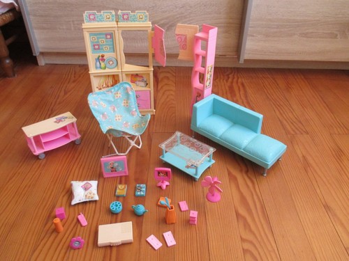 Lot De Mobilier Ancien Pour Poupée Barbie - Jouet Vintage Occasion