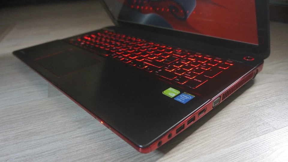 Toshiba Qosmio X70-A  +i7 +NVIDIA 770 +SSD +Win 11 +Harman Kardon Gaming Laptop - Image 3 of 4