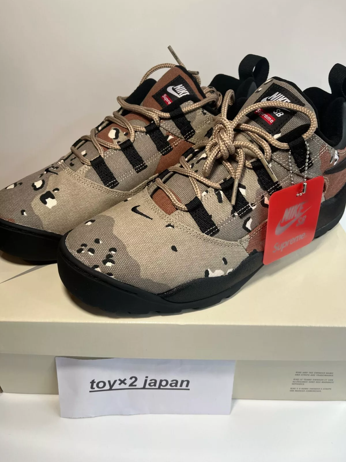 Baskets homme Supreme × Nike SB Darwin Low 