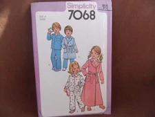 Vtg Simplicity Childs Robe & Pajamas Size 4 Uncut Pattern 7068