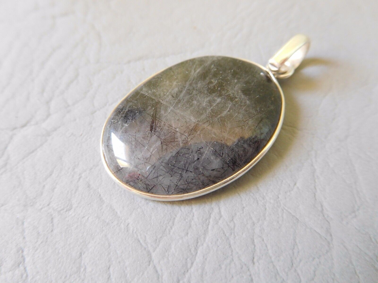 Pendentif quartz rutile noir argent 925 pour sublimer vos tenues minimalistes
