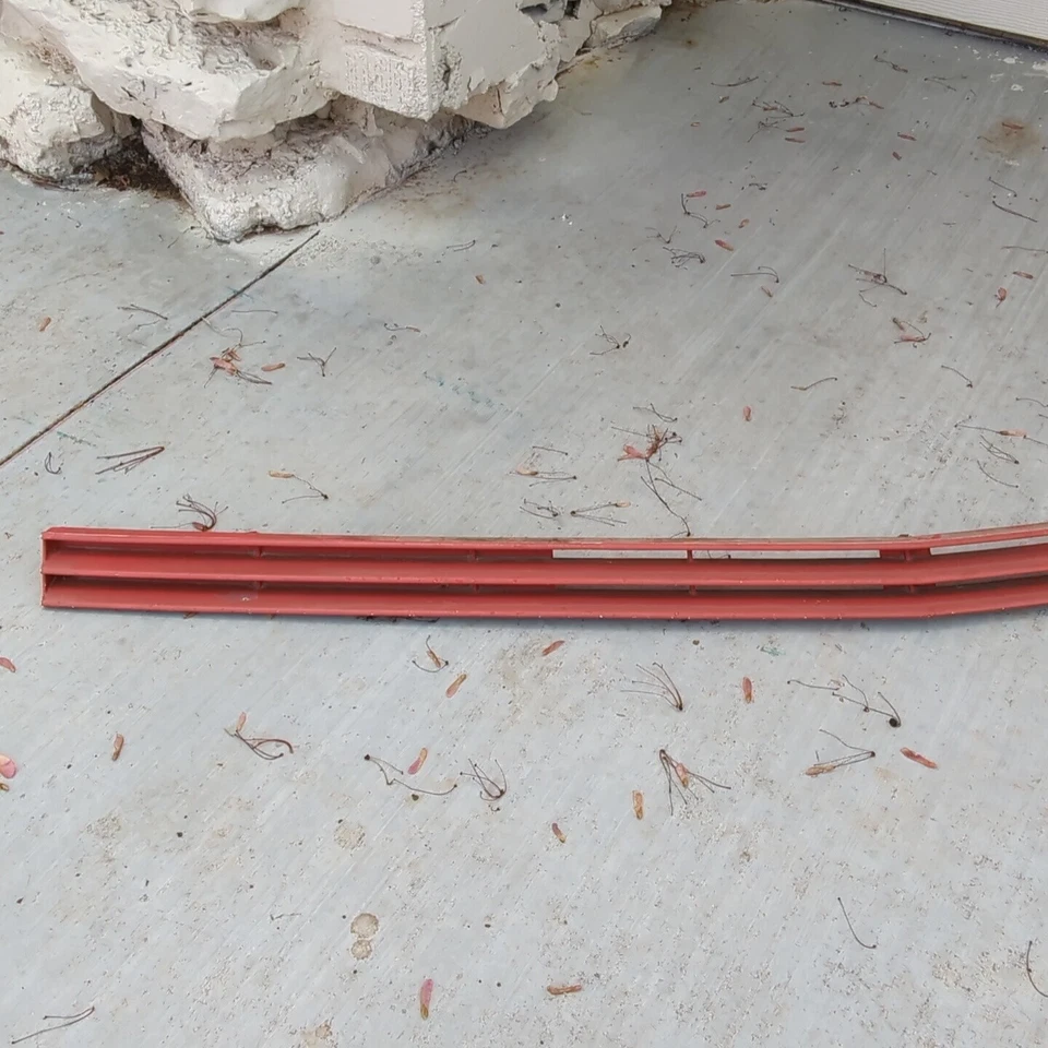 Parrilla inferior Chrysler Conquest Mitsubishi Starion Foto 2 de 4