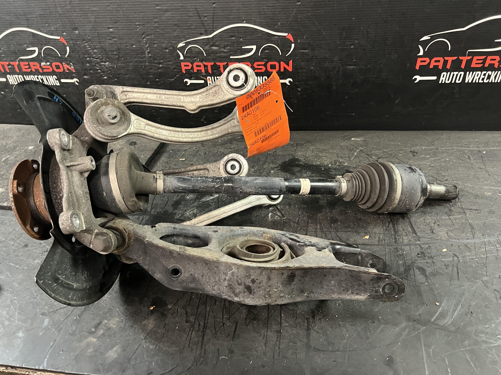14-17 MASERATI GHIBLI REAR DRIVER LEFT KNEE SPINDLE W/ AXLE SHAFT CONTROL ARMS