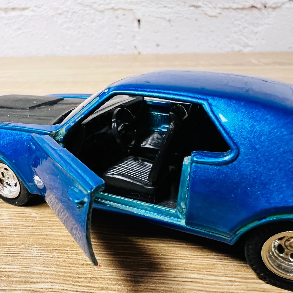 Road Champs 1999 1/43 Scale Diecast Oldsmobile 442 Blue Black Hood - Image 4 of 4