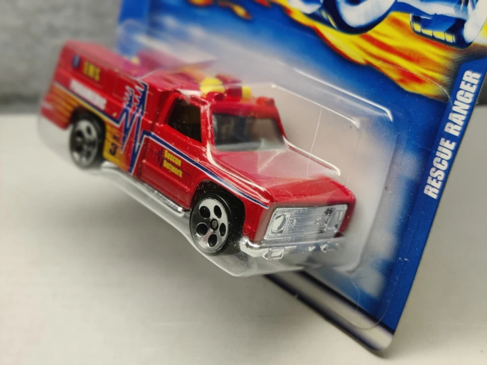 Hot Wheels 2001 Mainline/Collector #193 RESCUE RANGER EMS Paramedic Red w/5DotSp - Image 4 of 4