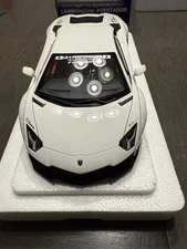 AUTOart Lamborghini Aventador Diecast Model Car - White, 1/18 Scale