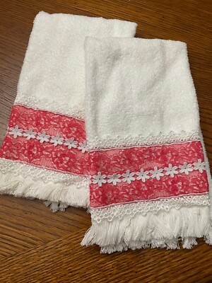 HD22  Beautiful Fingertip Guest Towel Set W/Added Lace Trim.  Great Gift Idea