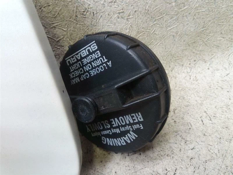 Llenador de combustible para puerta de gasolina compatible con 2000 2001 2002 2003 2004 Subaru Legacy O139-187158 Foto 2 de 4