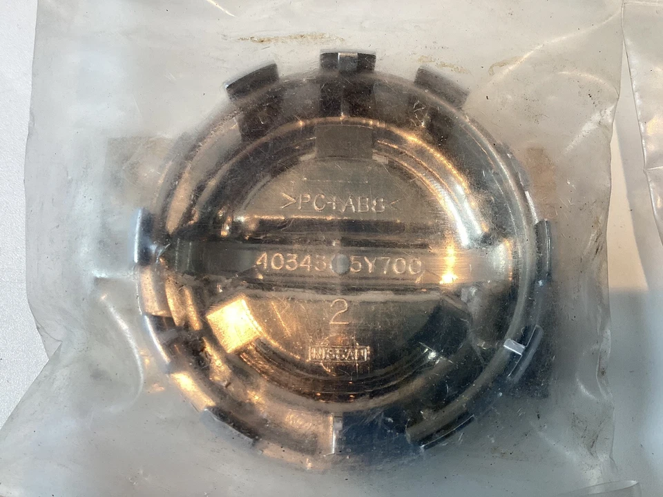 NISSAN ALTIMA MAXIMA MURANO (2) TAPACUBOS TAPACUBOS TAPACUBOS TAPA CENTRAL ENCHUFE NUEVO Foto 3 de 4