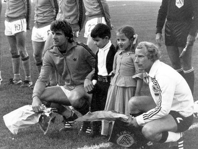 The German team captain Berti Vogts Dutch captain Ruud Krol pose f- Old Photo