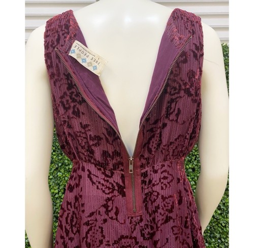 Free People Size 2 Burgundy Metallic Velvet Burnout Babydoll Mini Dress - Picture 9 of 9