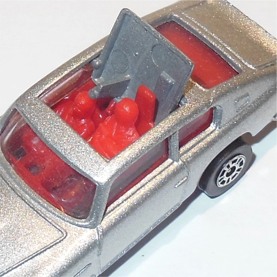 Corgi Juniors   40 James Bond Aston Martin Passenger Red - Image 2 of 4