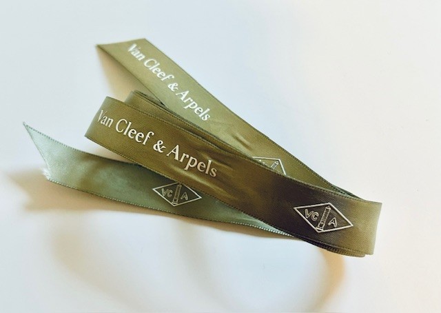 Authentic Van Cleef & Arpels Medium Shopping Gift Bag 12x13x4.5