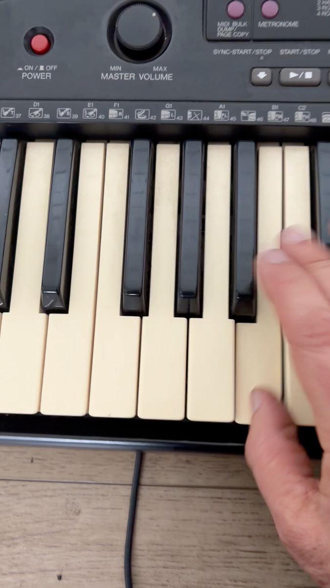 Yamaha PSR-510 61-Key MIDI Portable Keyboard Synthesizer - Black