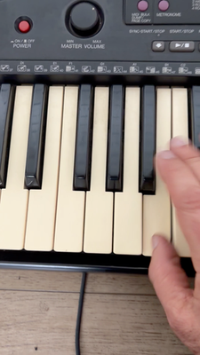 Yamaha PSR-510 61-Key MIDI Portable Keyboard Synthesizer - Black