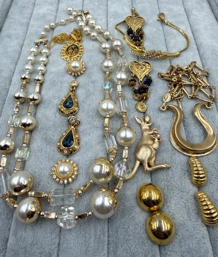 Lot Of Vintage Gold Tone Jewelry Necklace Bracelet Brooches Estate Lot