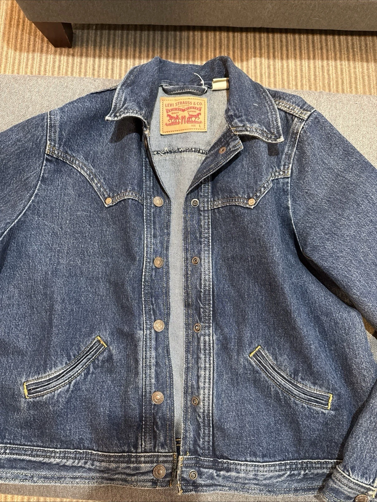 Levi's Women’s Denim Trucker Jacket Size Large Medium Wash Classic