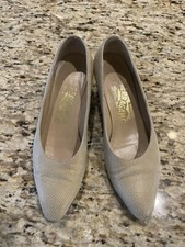Vintage Salvatore Ferragamo Creme Shoes size 6.5, EUC