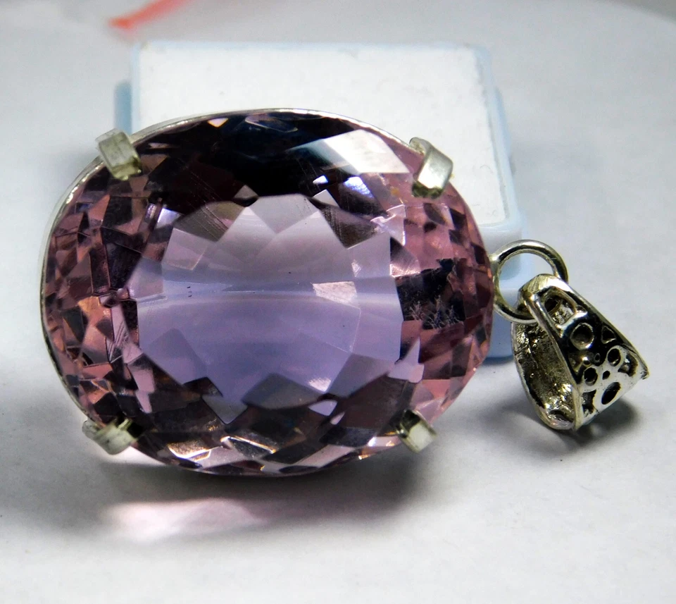 Colgante de kuncita rosa brasileña natural de 101,20 quilates certificado corte ovalado piedras preciosas Foto 3 de 4