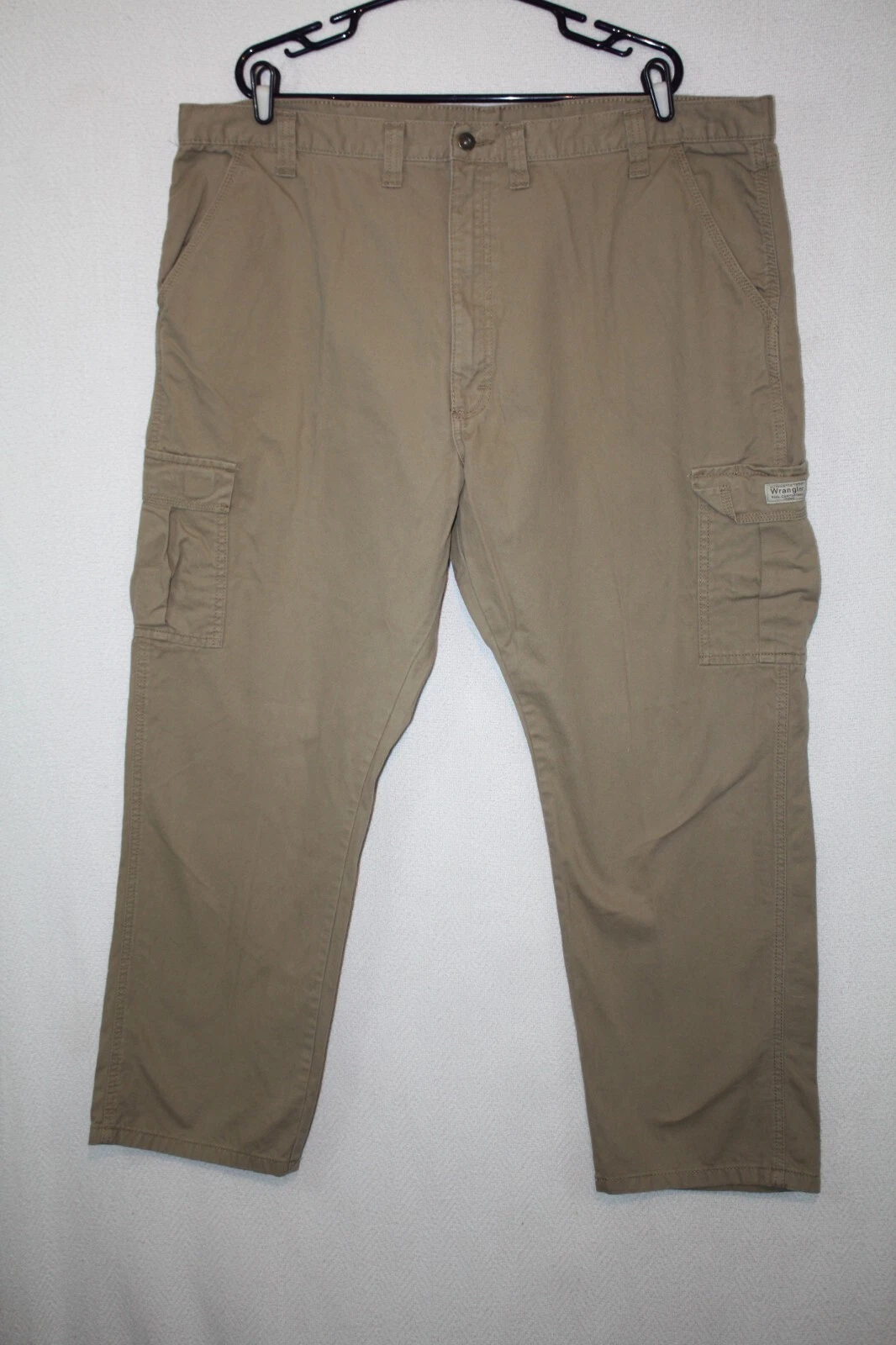 Wrangler Size 44x32 (meas 44x31) Beige Khaki Cotton Cargo Pants
