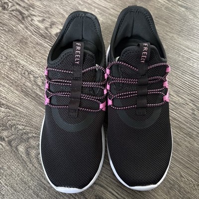 Freely GIRLS SLIP on Sneakers, Black And Hot Pink, 1.5 Youth