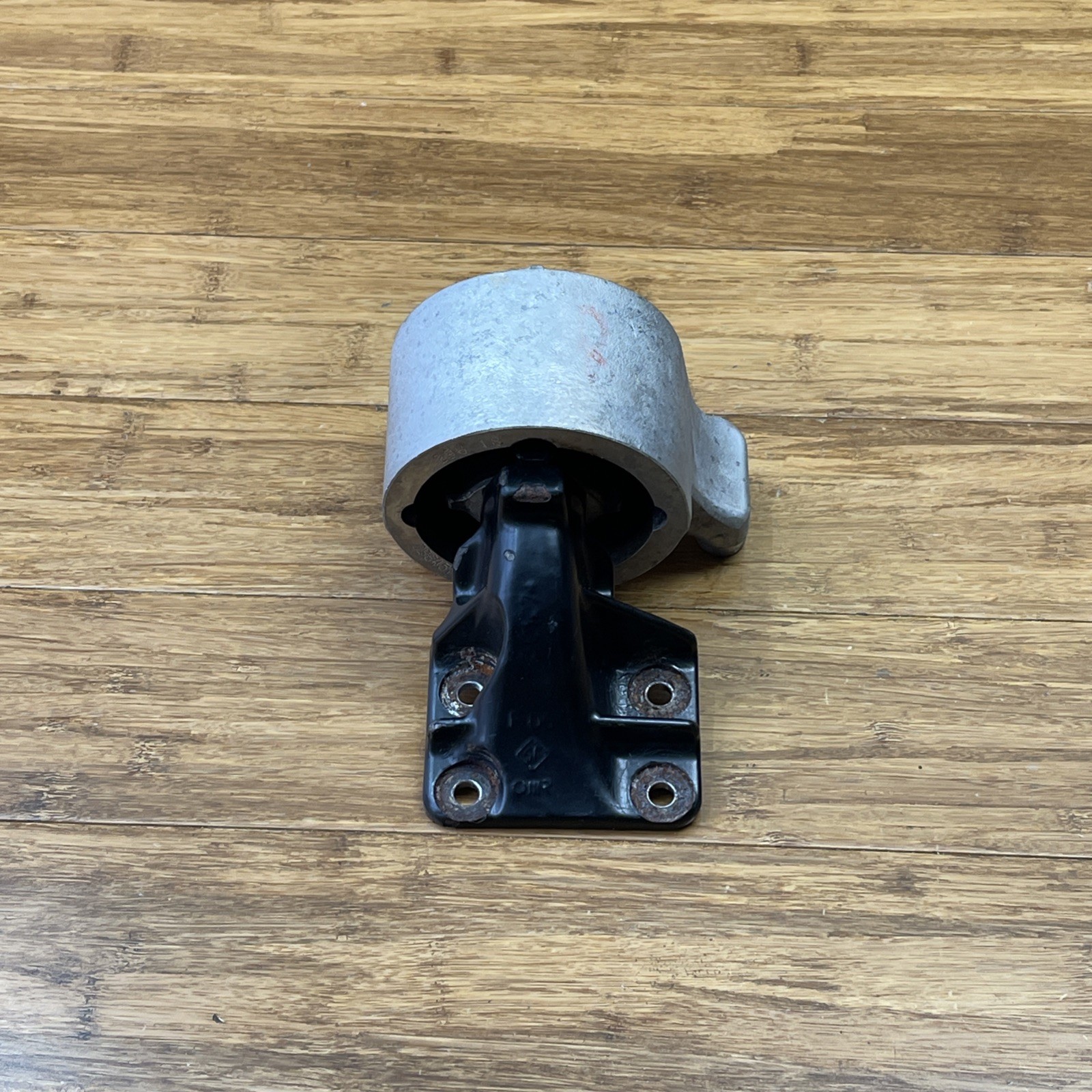 2018-2020 Ferrari Portofino F164 Front Right Transmission Mount 10k Miles OEM