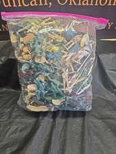 2.3 Lb Lot Plastic Army Men Soldiers Figures Vintage And New Mix Brands