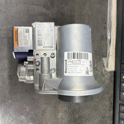 HONEYWELL VK8115V With VK8115F GAS VALVE. (AD8)
