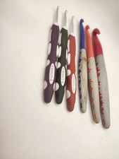 Lot Of 8 Various Crochet Hooks, Comfort Grip Handles, Various Sizes And Colors