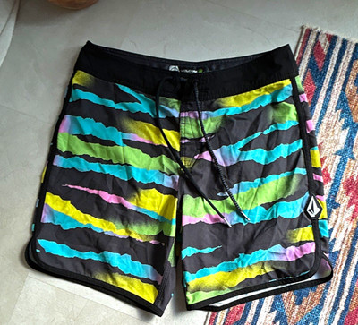 Volcom Mod-Tech Men s Striped Board Shorts Multicolor/Black Size 30 Drawstring