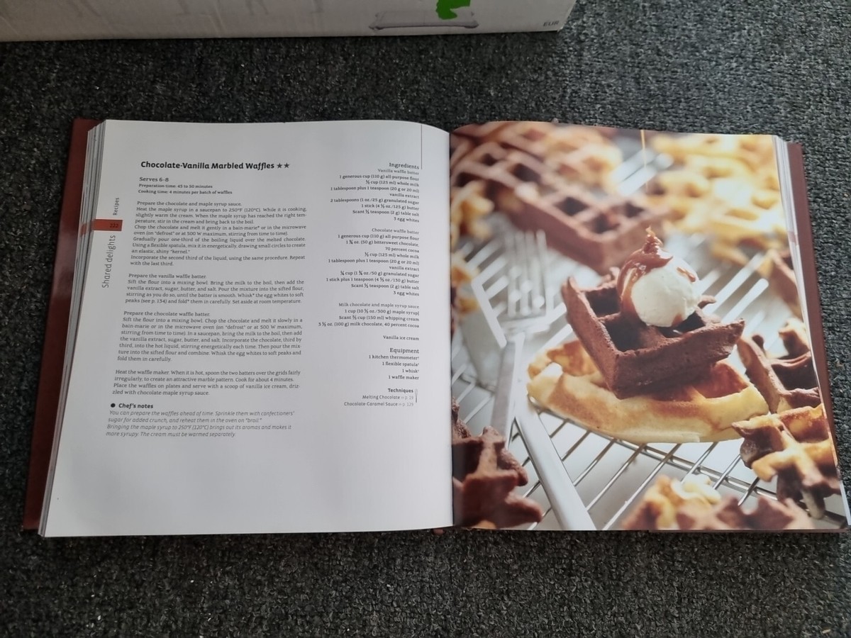 Cooking with Chocolate: Essential Recipes and Techniques [ハードカバー] Bau， Frederic? McLachlan， Clay? Herm?， Pierre; … Essential Recipes with &amp; tricks Chefs