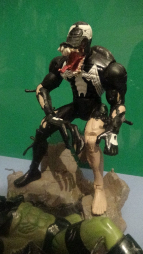 Vintage Spiderman Venom 7" ACTION FIGURE Marvel Diorama 2001 with Guardsman Base - Afbeelding 1 van 5