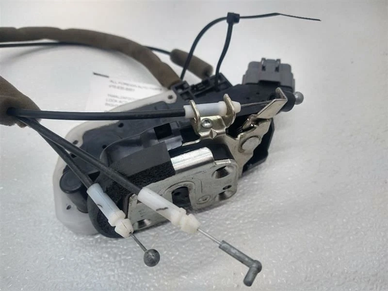 Nissan Altima 2012 actuador de bloqueo trasero derecho OEM Foto 4 de 4