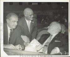 Press Photo Harry Truman chatting with two other men - afx31082