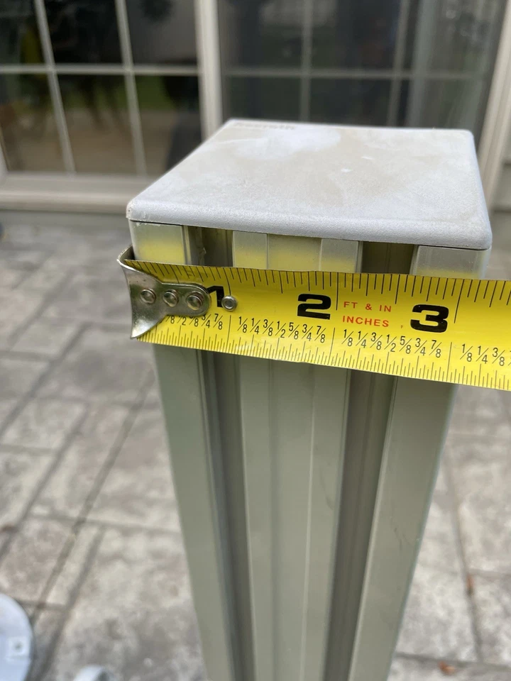 Perfil de extrusión Rexruth 80x80 4NVS anodizado con accesorios añadidos Foto 2 de 4