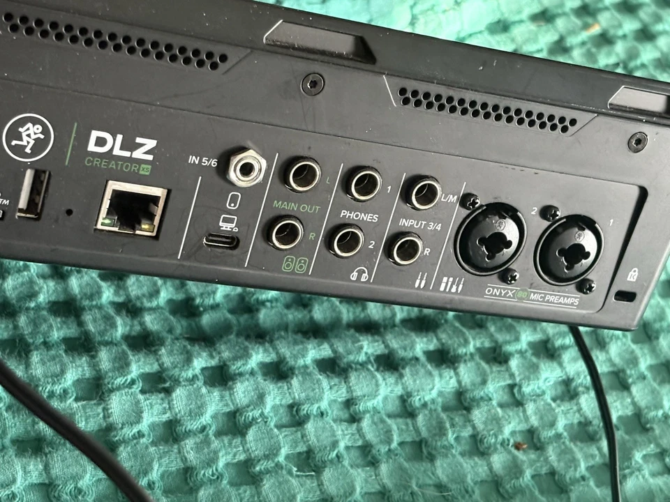 Mezclador digital adaptable compacto Mackie DLZ Creator XS para podcasting y transmisión Foto 4 de 4