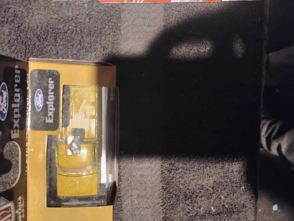 M2 Machines 1972 Ford F-250 Explorer 4x4 Truck R63 2022-2007 - Image 3 of 3