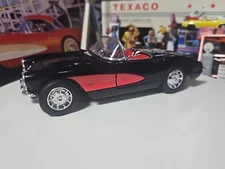 VINTAGE ROAD LEGENDS 1 18 1957 Chevrolet Corvette Covertible BLACK & RED 