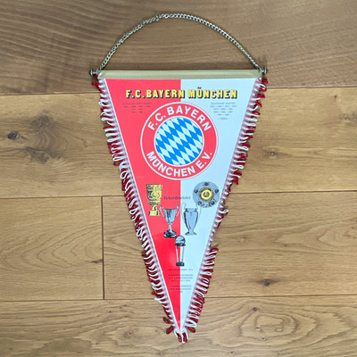 F.C. Bayern München Fan-Wimpel dreieckig mit Kordel, Vereinswappen